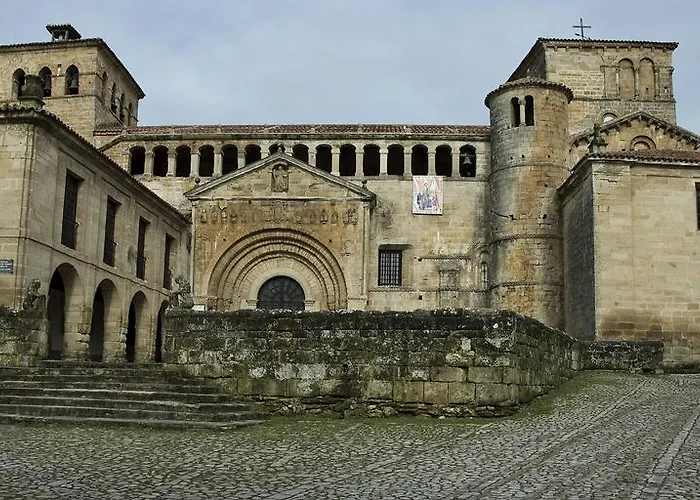 Legado De Santillana Apartment *